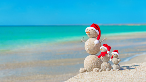 General 1920x1080 sand shore sea snowman Santa hats summer beach Christmas water